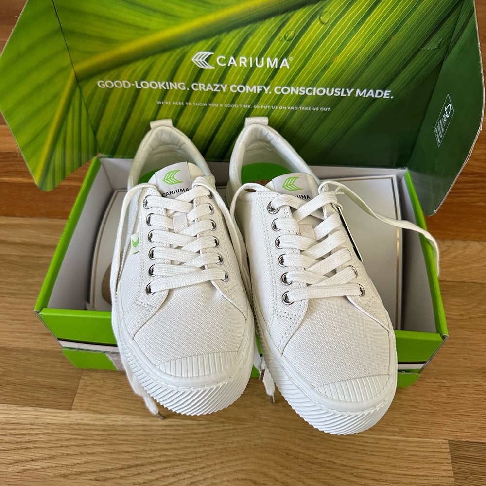 NWT Cariuma OCA Low Off-White Canvas Sneakers